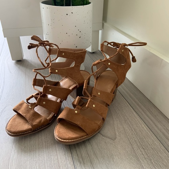 Brown suede heels - Picture 2 of 4